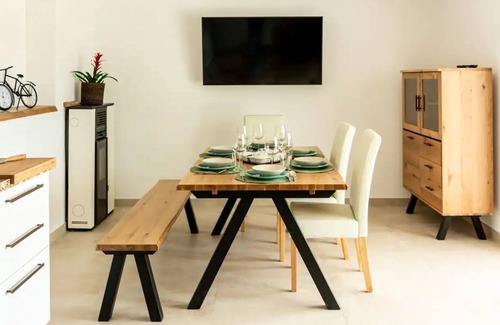 Buger Villa | Villa 'Ines' with Private Pool, Wi-Fi and Air Conditioning