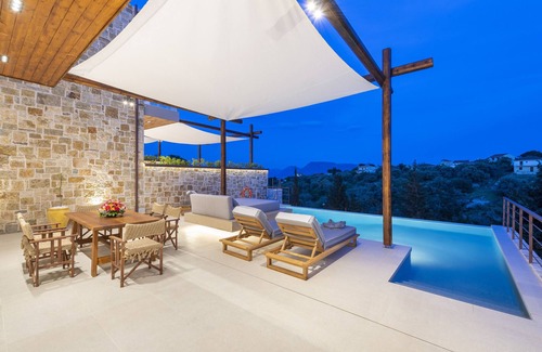 Katomerion Villa | Villa "Ino" with Sea View, Private Pool & Wi-Fi