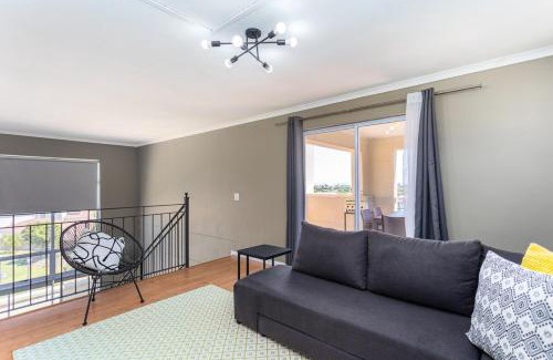 Century City Apartment | Villa Italia 933 by CTHA