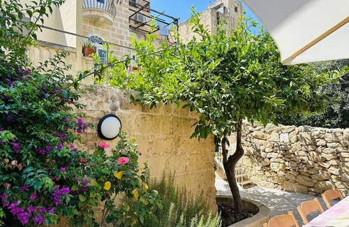 Il-Balluta House | Villa Josette/Townhouse/Steps To The Sea/BBQ