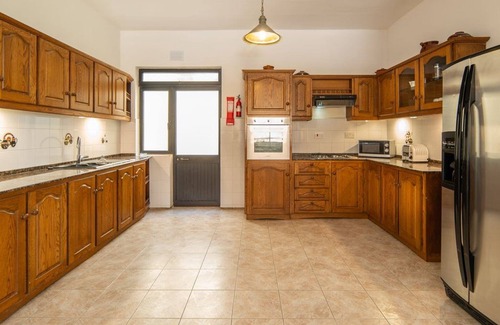 Ta' Għammar Villa | Villa Kannella Lussu - 4 Bedroom Villa - Beautiful Stone Pool Area