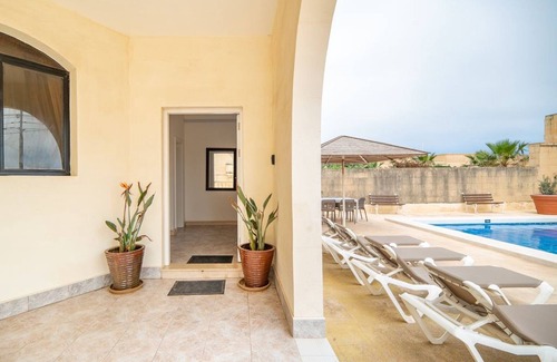 Ta' Għammar Villa | Villa Kannella Lussu - 4 Bedroom Villa - Beautiful Stone Pool Area