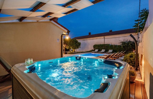 Mali Vareski Villa | Villa Katja near Pula with whirlpool only 3 km from the beach