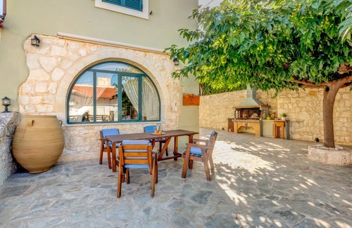 Makhairoi Villa | Villa Kirke with private swimming pool