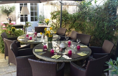 Chinon House | Villa L'ENTREPOTES with heated pool in CHINON's historic city center