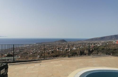 Candelaria Villa | VILLA “LA FLORIDA” - WONDERFUL VIEWS - POOL – WIFI