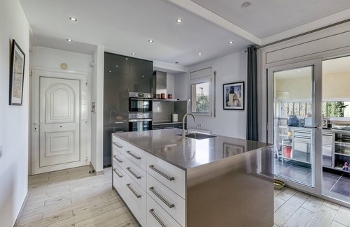 Torroella de Fluvia Villa | Villa 'La Haya' with Shared Pool, Wi-Fi and Air Conditioning