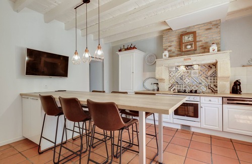 Saint-Pierre-de-Bat Villa | Villa 'La Maison Des Vignes' with Private Pool, Private Terrace and Wi-Fi