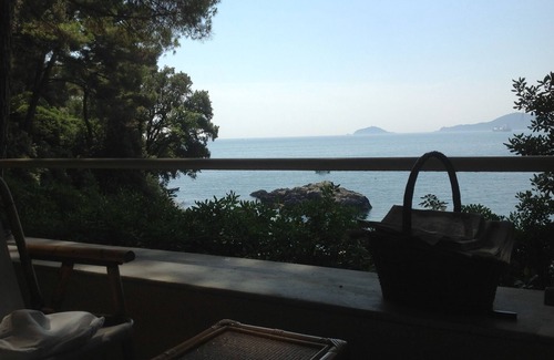 Tellaro House | Villa La Perla consists of 2 separate apartments with direct access to the sea