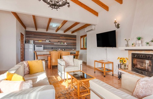 Cumbre del Sol Villa | Villa 'Landhaus Mit Pool Und Spektakulren' with Sea View, Wi-Fi and Air Conditioning