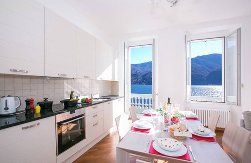Carate Urio Villa | Villa Larius Balcone