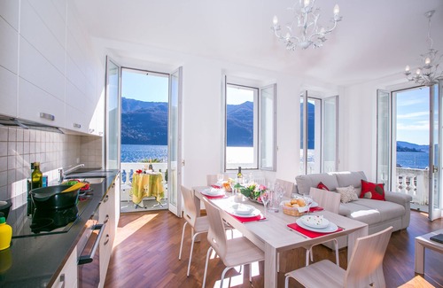 Carate Urio Villa | Villa Larius Balcone