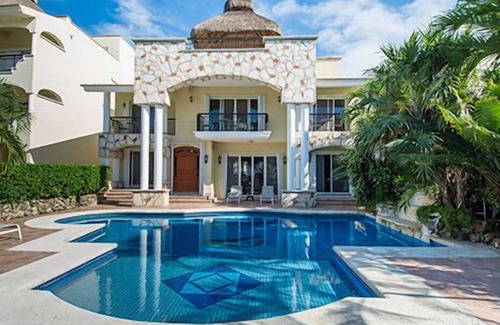 Colonia Centro Villa | Villa las Uvas, Luxury Beachfront Villa in the Caribbean.