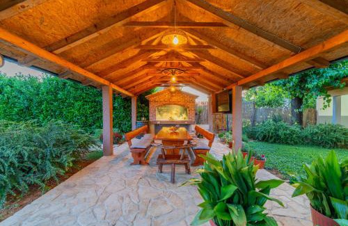 Imotski Villa | Villa Lavandis with Jacuzzi and 50m2 Pool