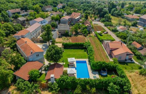 Imotski Villa | Villa Lavandis with Jacuzzi and 50m2 Pool