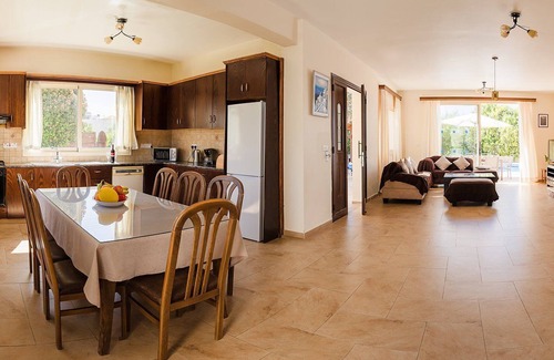 Argaka Villa | Villa Leantros - Privately Set Villa near the Sea sleeping 8 guests in 4 bedrooms