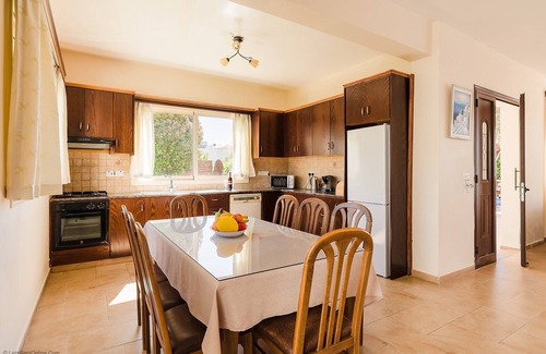 Argaka Villa | Villa Leantros - Privately Set Villa near the Sea sleeping 8 guests in 4 bedrooms