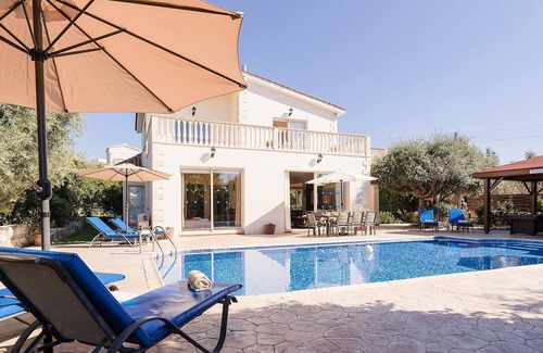 Argaka Villa | Villa Leantros - Privately Set Villa near the Sea sleeping 8 guests in 4 bedrooms