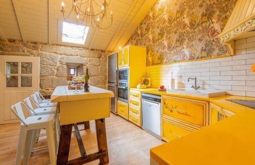 A Lama Villa | Villa Lerez - Six Bedroom Villa, Sleeps 12