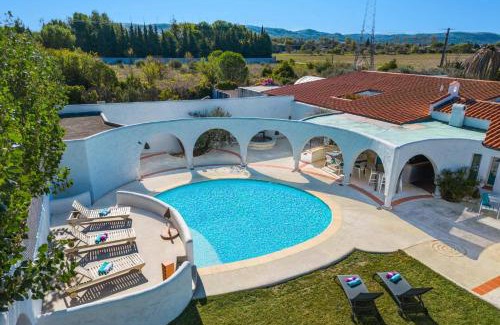 Raissac-d'Aude Villa | Villa Les Arches by Villa Plus