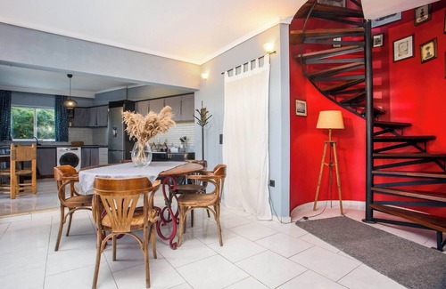 Petaloudes Villa | Villa Lilienne-Peaceful Escape with Garden & Balcony