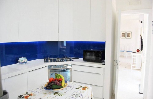 Conca dei Marini Villa | Villa Lilium: A bright villa built sheer above the sea and with direct access to the sea, with Free WI-FI.