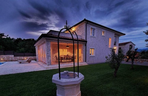 Gostinjac Villa | Villa LuLu with heated pool & playground