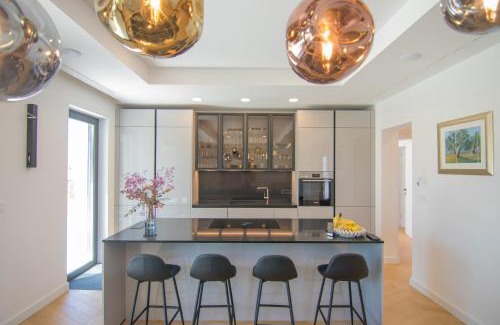 Garica Villa | Villa Lumiere