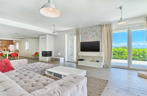 Pitve Villa | Villa Luxoria - for 10 guests with 4 bedrooms, a private pool and a spa