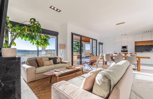 Plaissan Villa | Villa Luxury heated indoor pool/SPA, exceptional vineyard views, rated 4*.