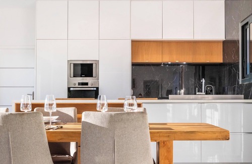 Plaissan Villa | Villa Luxury heated indoor pool/SPA, exceptional vineyard views, rated 4*.