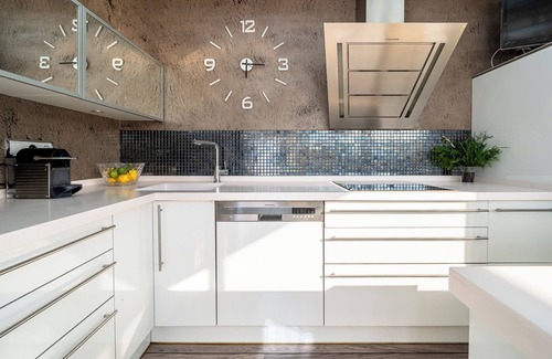 Reus Villa | Villa "Luxury Rock TIRRI" with Private Pool, Covered Terrace and Wi-Fi