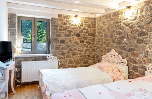 Eptalofos Villa | Villa 'M Z Happiness Chalet' with Mountain View, Wi-Fi and Air Conditioning