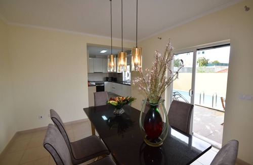 Monte Raposo Villa | Villa Machado is located in Alcantarilha with a private swimming pool.