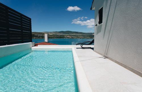 Mastrinka Villa | Villa Magna - seaside villa with pool and sauna