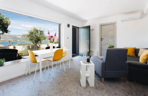 Mastrinka Villa | Villa Magna - seaside villa with pool and sauna