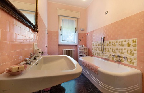 Oliveto Lario Villa | Villa Magnolia by Lake Como with Garden & Wi-Fi