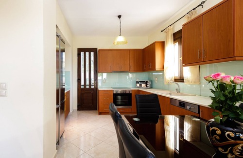 Kirianna Villa | Villa Mahin Luxury Villa, Private Pool, Sea View, Close to Rethymno