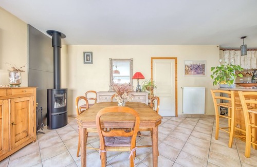 Andernos-les-Bains Villa | Villa 'Maison Calme Et Vue Forêt' with Private Terrace and Wi-Fi