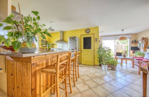 Andernos-les-Bains Villa | Villa 'Maison Calme Et Vue Forêt' with Private Terrace and Wi-Fi