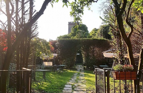 Finalborgo House | Villa Malvina F: A welcoming apartment that is part of an ancient historic building, with Free WI-FI.