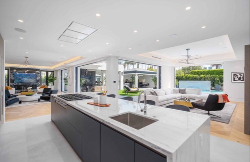 The Flats Villa | Villa Mandarin by LuxJB 🏆 Gated Beverly Hills Mansion Steps from Rodeo Drive