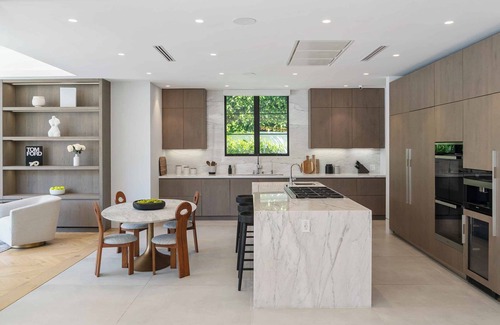 The Flats Villa | Villa Mandarin by LuxJB 🏆 Gated Beverly Hills Mansion Steps from Rodeo Drive