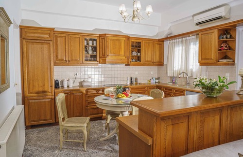 Vathianos Kampos Apartment | Villa Manetti w/Private Pool and Garden by Hospi