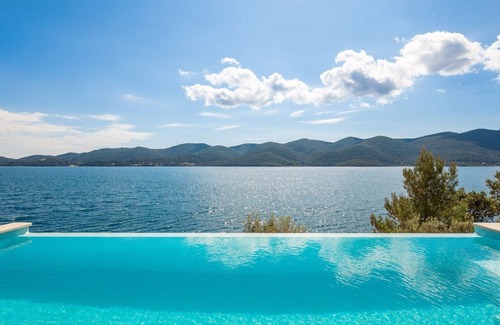 Viganj Villa | Villa Maris, 5m sea/beach, heated infinity pool, sauna, pets friendly