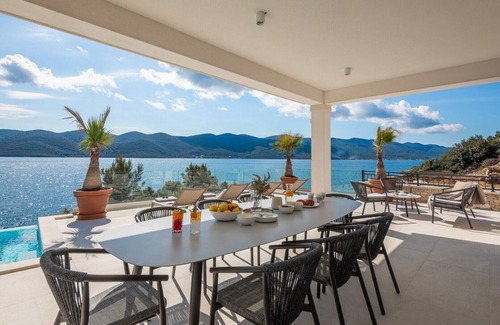 Viganj Villa | Villa Maris, 5m sea/beach, heated infinity pool, sauna, pets friendly