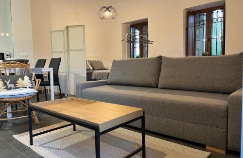 Renedo Apartment | Villa Marta loft diáfano con jardín y aparcamiento en Villa histórica