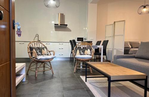 Renedo Apartment | Villa Marta loft diáfano con jardín y aparcamiento en Villa histórica