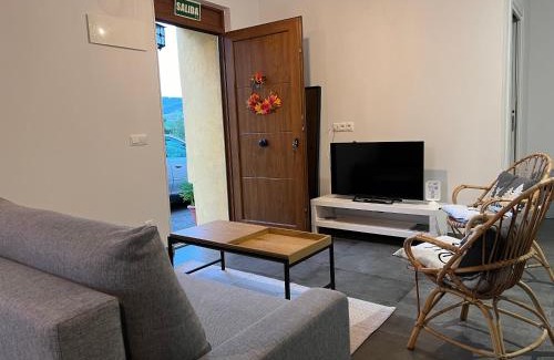 Renedo Apartment | Villa Marta loft diáfano con jardín y aparcamiento en Villa histórica