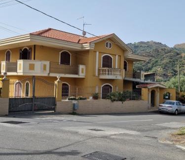 Savoca Apartment | Villa Mary Sol